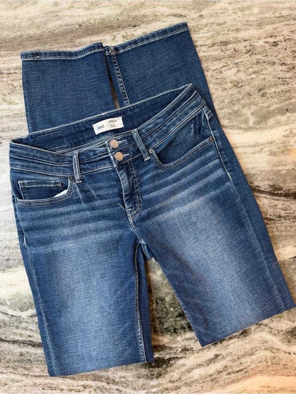 Buckle BKE Stella Low-Rise Straight Leg Jeans
Size 30x34